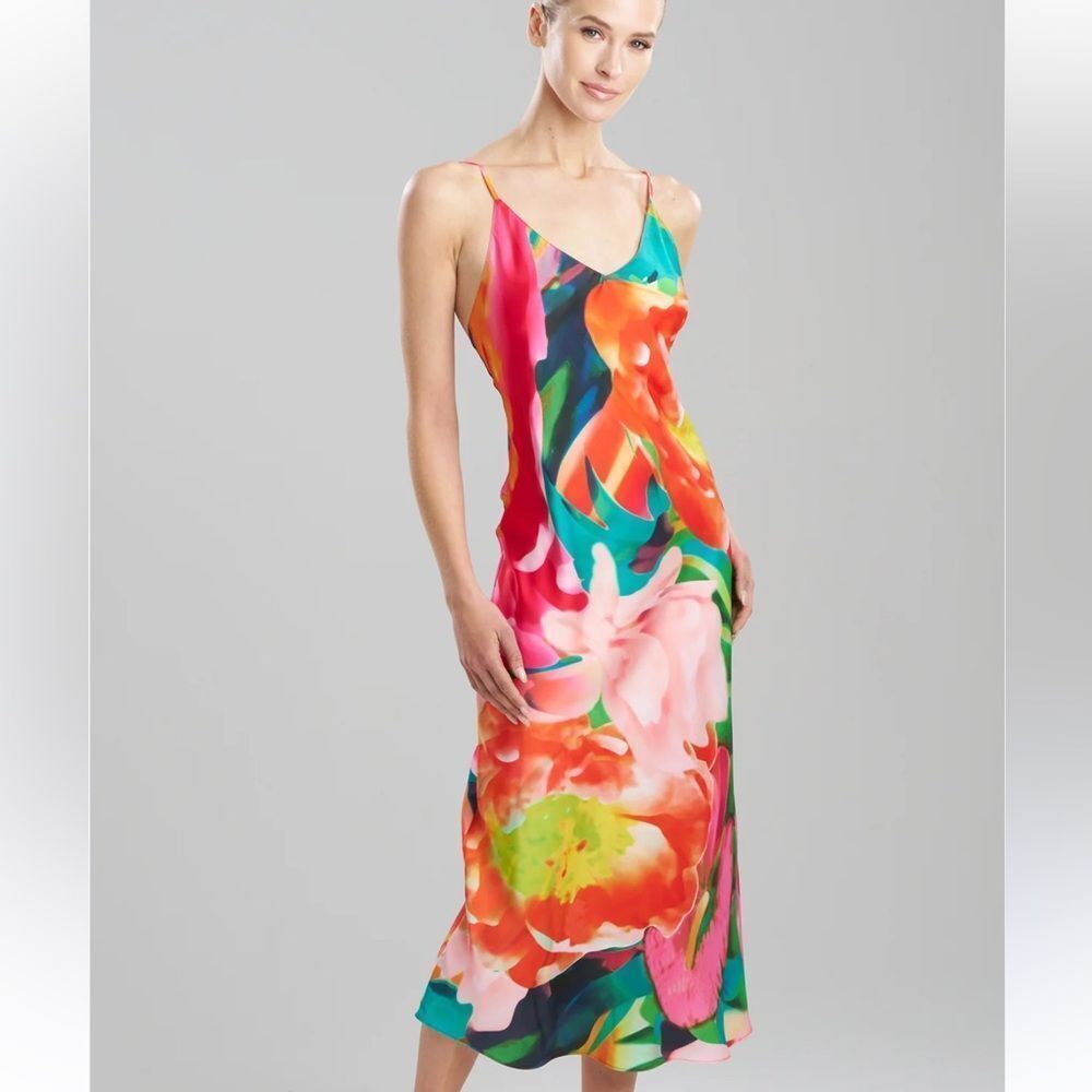 NATORI
Garbo V-Neck Slip Dress
A26